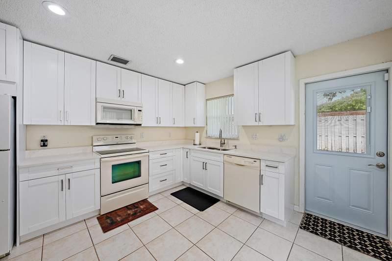 3 bedroom Single Family Residence at 7293 Nautica Way, Spinnaker Bay At Lake Charleston, Lake Worth — photo 4