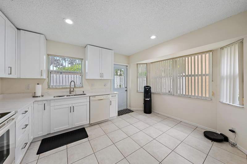 3 bedroom Single Family Residence at 7293 Nautica Way, Spinnaker Bay At Lake Charleston, Lake Worth — photo 5