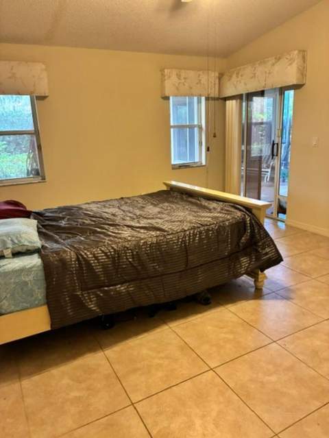 9919 Malvern Drive, Tamarac FL - photo 9 of 23