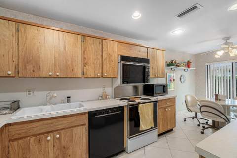 13 Westgate Lane #13B, Boynton Beach FL - photo 15 of 56