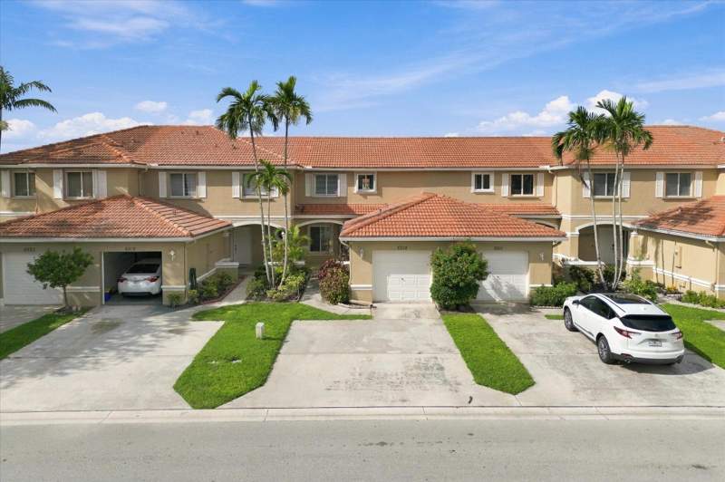 2 bedroom Townhouse at 6215 Eaton Street, Renaissance Sec 4 1, West Palm Beach — photo 2