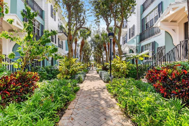 3 bedroom Townhouse at 361 W Mallory Circle, Mallory Square, Delray Beach — photo 4