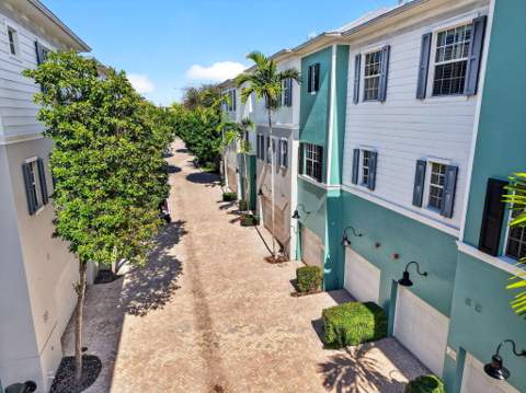 361 W Mallory Circle, Delray Beach FL - photo 6 of 35