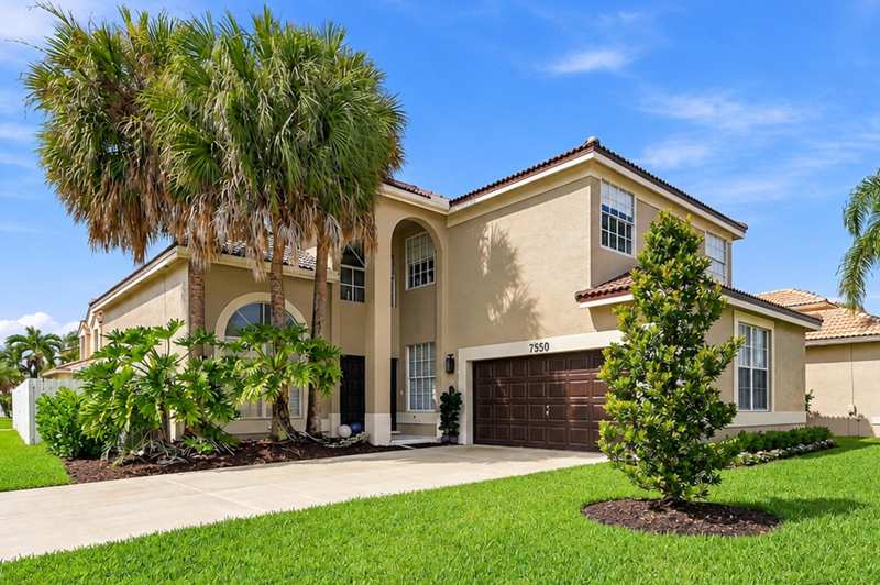 4 bedroom Single Family Residence at 7550 Normande Court, Holiday Springs Village Sec 3, Margate — photo 1
