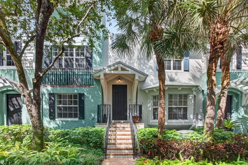 3 bedroom Townhouse at 361 W Mallory Circle, Mallory Square, Delray Beach — photo 3