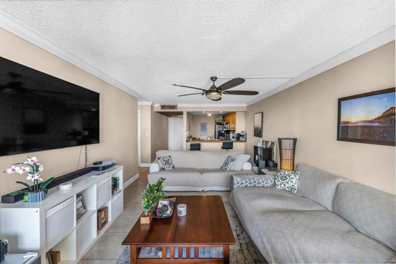 1 bedroom Condominium at 6 Royal Palm Way #307, Boca Bayou Condo, Boca Raton — photo 2