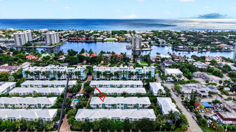 3 bedroom Townhouse at 361 W Mallory Circle, Mallory Square, Delray Beach — photo 2