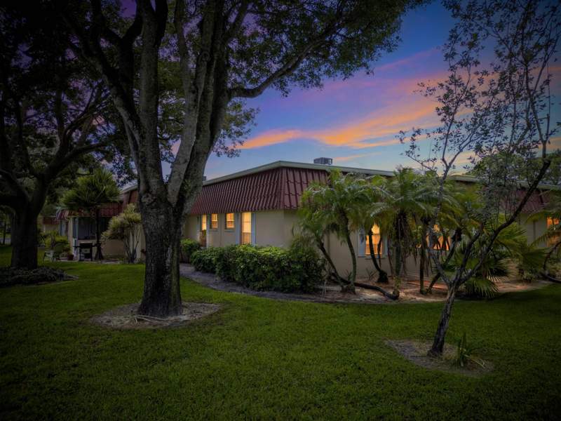 2 bedroom Villa at 857 Worcester Lane #B, Covered Bridge Condo, Lake Worth — photo 2