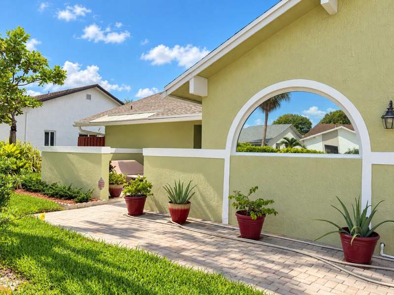 3 bedroom Single Family Residence at 7482 NW 48th Place, Boulevard Woods North, Lauderhill — photo 2