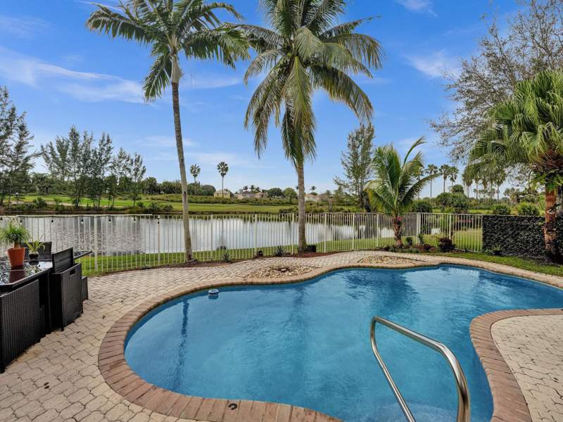 5 bedroom Single Family Residence at 2111 Reston Circle, Madison Green 1, Royal Palm Beach — photo 2