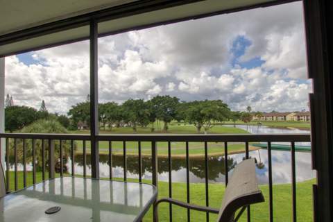 4489 Luxemburg Court #304, Lake Worth FL - photo 14 of 17