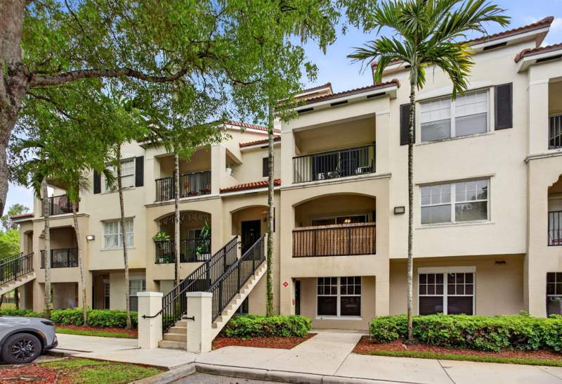 3 bedroom Condominium at 5880 W Sample Road #206, El-Ad Poinciana Condo, Coral Springs — photo 2