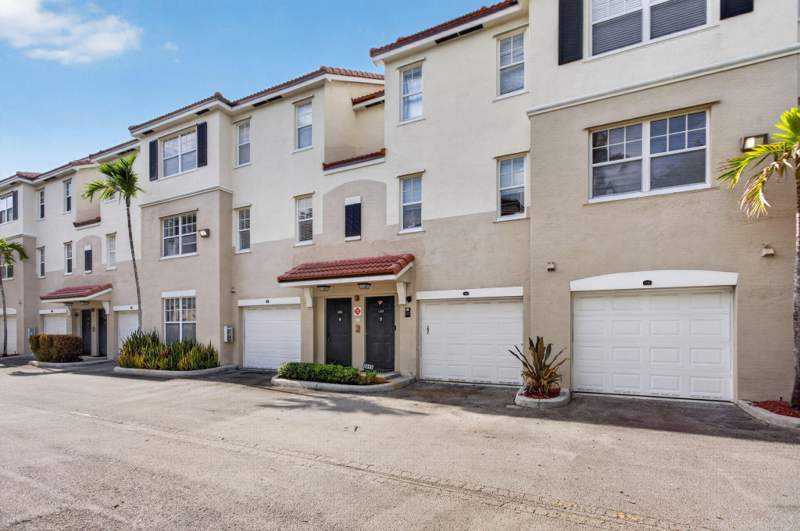 3 bedroom Condominium at 5880 W Sample Road #206, El-Ad Poinciana Condo, Coral Springs — photo 4