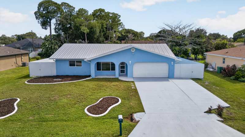 3 bedroom Single Family Residence at 242 SE Duxbury Avenue, Port St Lucie Section 1, Port St. Lucie — photo 1