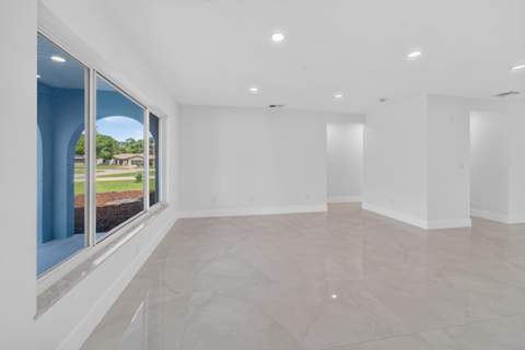 242 SE Duxbury Avenue, Port St. Lucie FL - photo 10 of 55