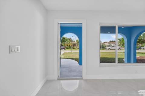 242 SE Duxbury Avenue, Port St. Lucie FL - photo 12 of 55