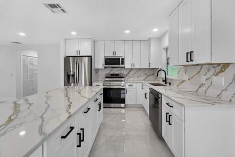 242 SE Duxbury Avenue, Port St. Lucie FL - photo 14 of 55