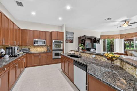 6039 Walnut Hill Drive, Lake Worth FL - photo 16 of 73