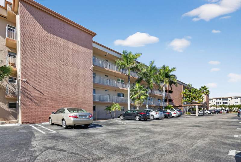 1 bedroom Condominium at 2615 NE 1st Court #201, Village Royale On The Green Condo, Boynton Beach — photo 2
