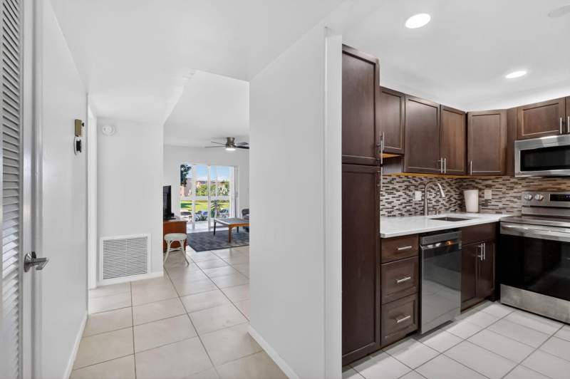 1 bedroom Condominium at 2615 NE 1st Court #201, Village Royale On The Green Condo, Boynton Beach — photo 3
