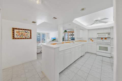 1149 Hillsboro Mile #307, Hillsboro Beach FL - photo 8 of 49