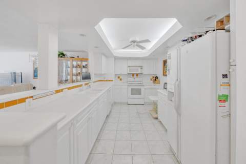 1149 Hillsboro Mile #307, Hillsboro Beach FL - photo 10 of 49