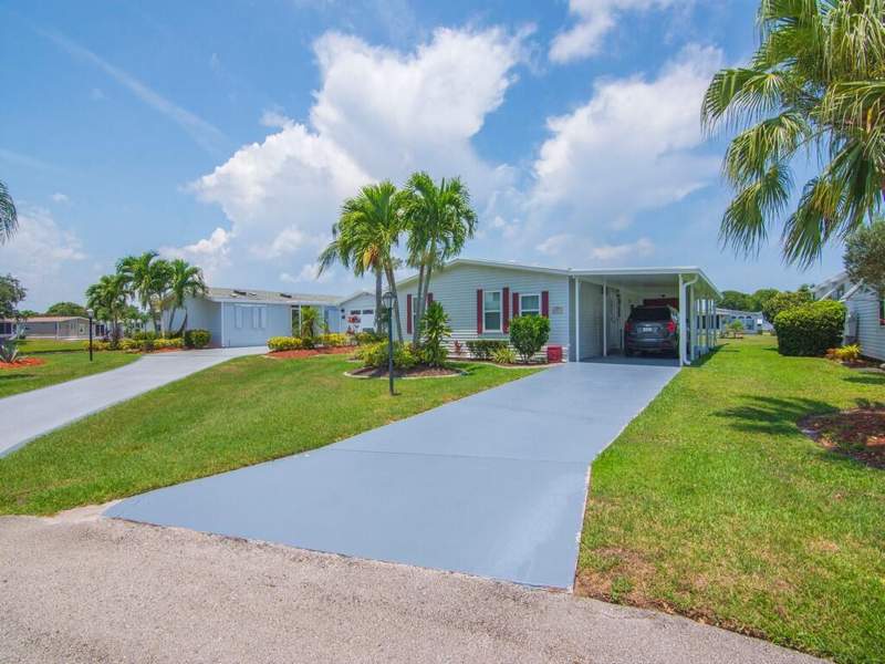 2 bedroom Manufactured Home at 8471 Schefflera Court, Savanna Club Plat III, Port St. Lucie — photo 2