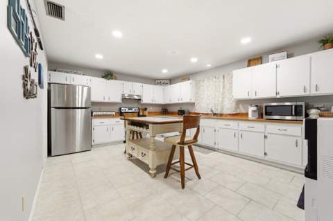 3474 NE Sandra Drive, Jensen Beach FL - photo 14 of 37