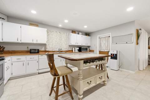 3474 NE Sandra Drive, Jensen Beach FL - photo 13 of 37