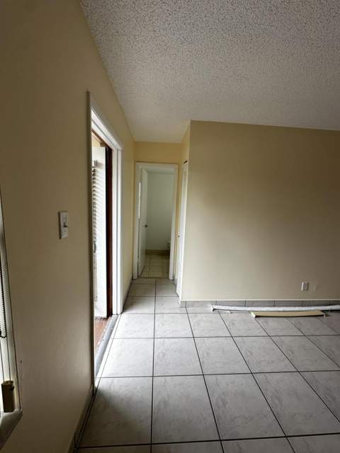 7400 NW 5th Place #105, Margate FL - photo 7 of 17