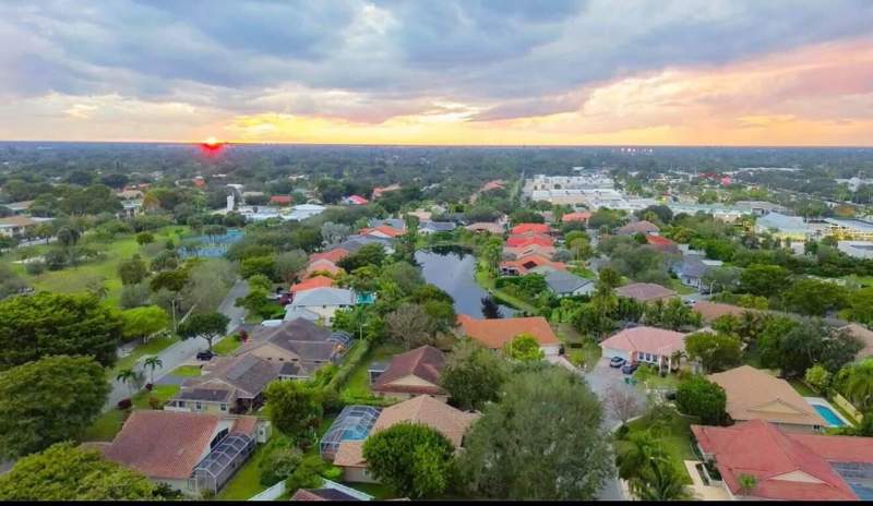 3 bedroom Single Family Residence at 4555 NW 88th Terrace, Royal Land Amended, Coral Springs — photo 2