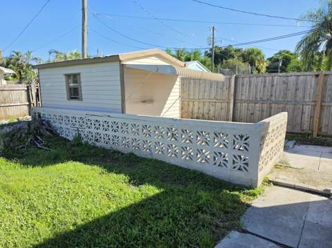 4651 SE Chatham Avenue, Stuart FL - photo 7 of 24
