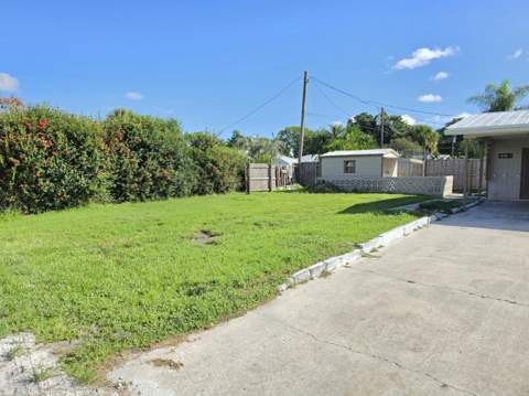 4651 SE Chatham Avenue, Stuart FL - photo 6 of 24
