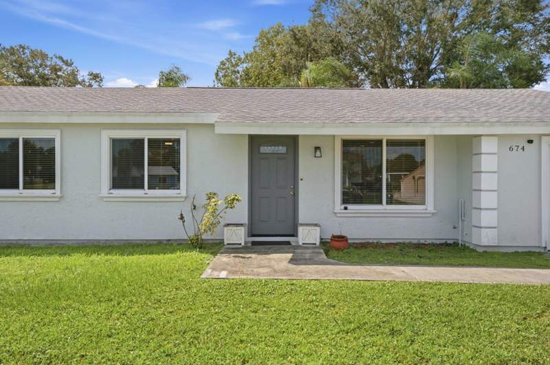 3 bedroom Single Family Residence at 674 SW Old Briar Avenue, Port St Lucie Section 42 1st Replat, Port St. Lucie — photo 2