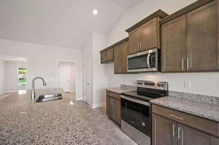 4 bedroom Single Family Residence at 3998 SW McCain Street, Port St Lucie Section 21, Port St. Lucie — photo 4
