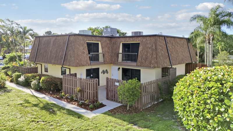 2 bedroom Townhouse at 110 N Delaware Boulevard #8B, Sims Creek Ph II, Jupiter — photo 1