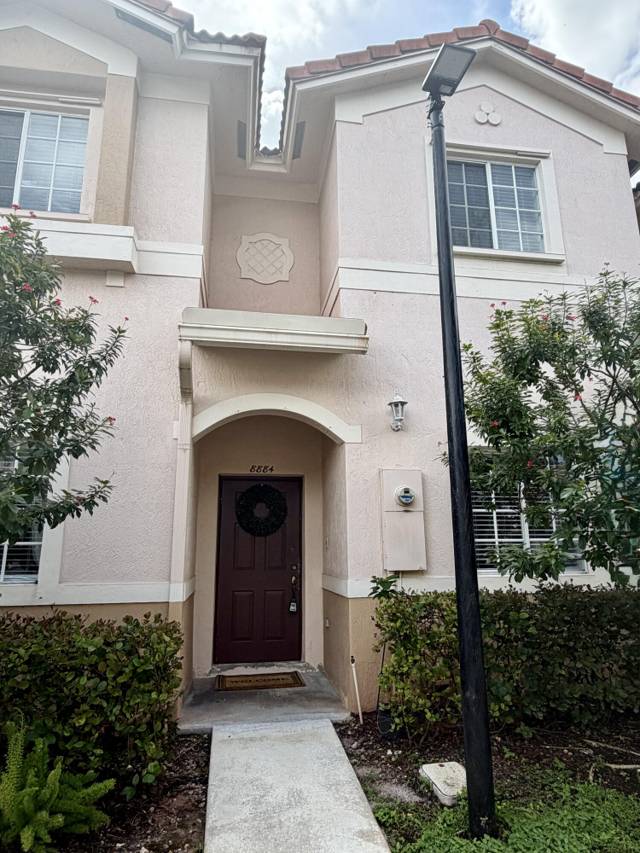 8884 N Isles Circle, home for sale in Tamarac
