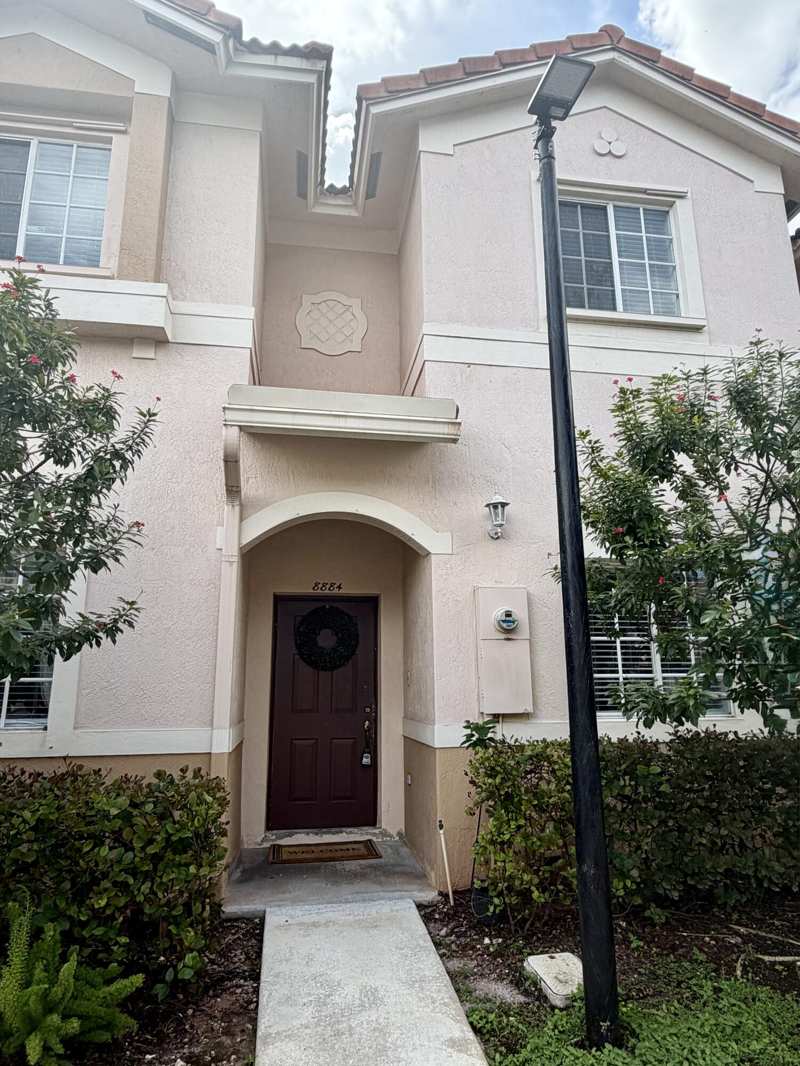 2 bedroom Townhouse at 8884 N Isles Circle, Woodland Villas 1st Add, Tamarac — photo 1