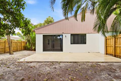 581 NW 47th Avenue, Delray Beach FL - photo 6 of 34