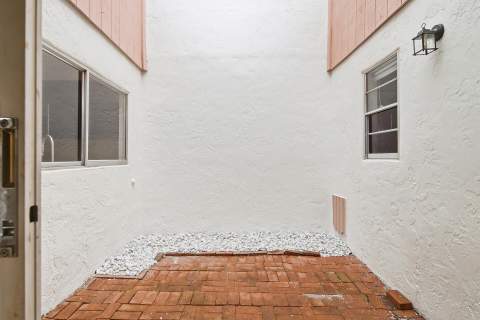 581 NW 47th Avenue, Delray Beach FL - photo 14 of 34