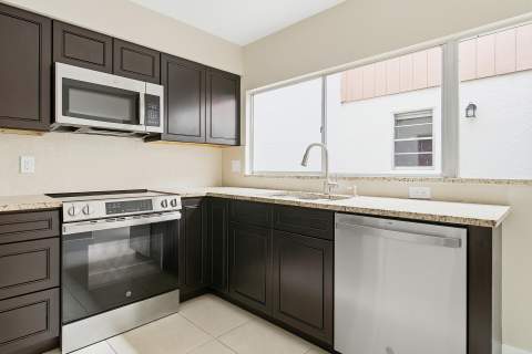 581 NW 47th Avenue, Delray Beach FL - photo 19 of 34