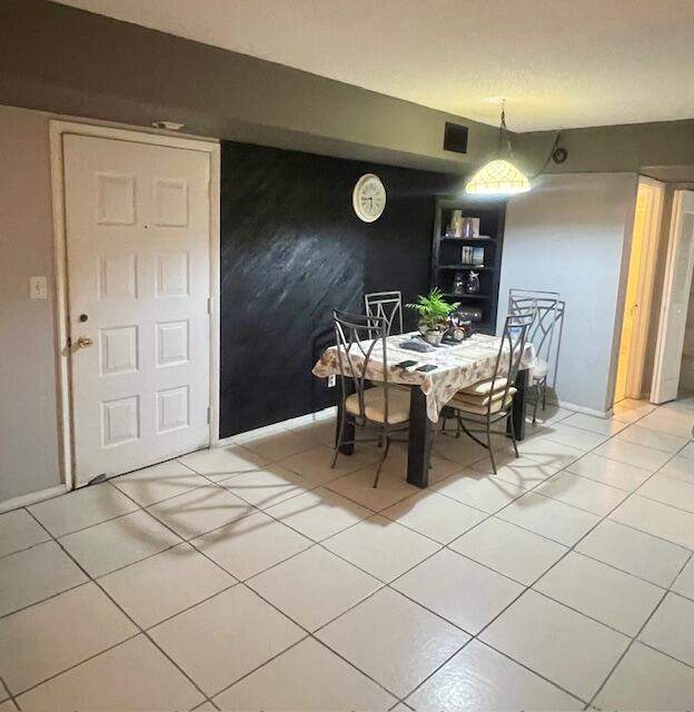 2 bedroom Condominium at 2700 Riverside Drive #103, Coral Gardens Condo, Coral Springs — photo 2