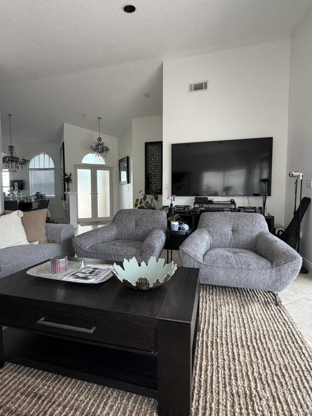 1101 Wilshire Circle
