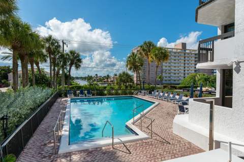 1155 Hillsboro Mile #305, Hillsboro Beach FL - photo 15 of 18
