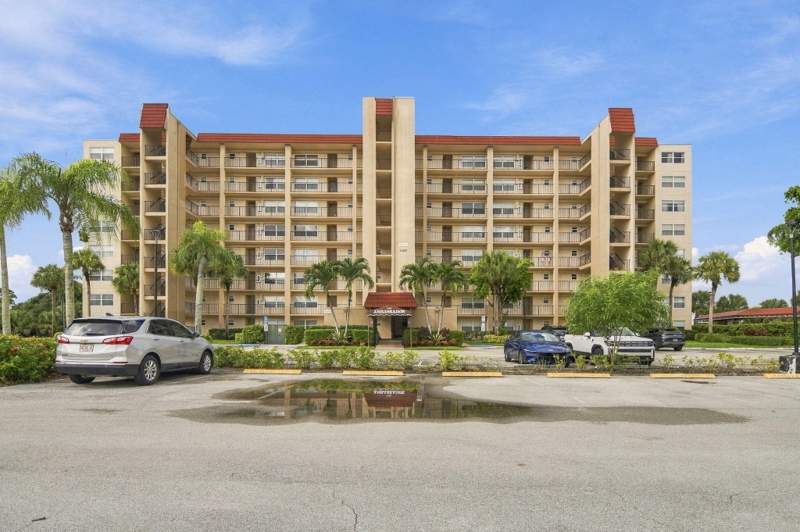 2 bedroom Condominium at 3465 Via Poinciana #405, Ambassador I Condo, Lake Worth — photo 2