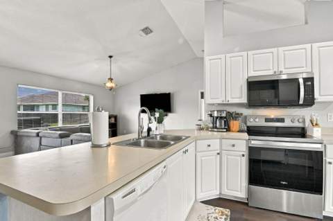 1734 SW Capehart Avenue, Port St. Lucie FL - photo 9 of 25