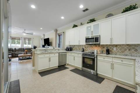 8608 Palisades Lake Drive, West Palm Beach FL - photo 15 of 35