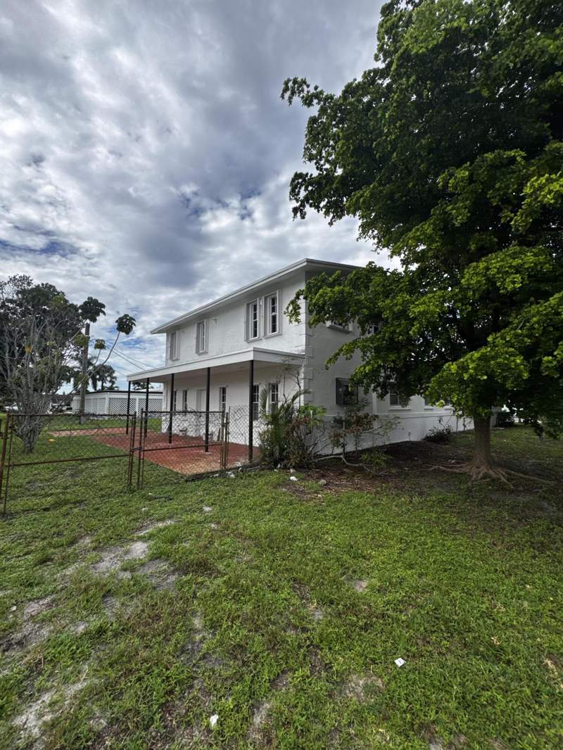 5 bedroom Single Family Residence at 2320 NW 30th Way, Golden Ridge, Fort Lauderdale — photo 5