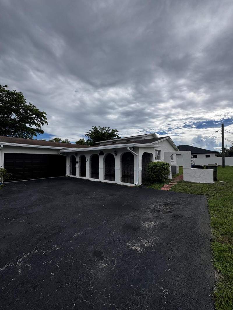 5 bedroom Single Family Residence at 2320 NW 30th Way, Golden Ridge, Fort Lauderdale — photo 2