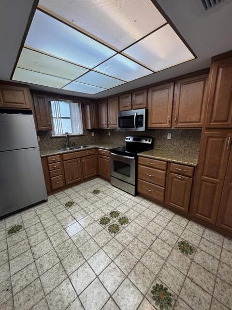 2320 NW 30th Way, Fort Lauderdale FL - photo 16 of 35
